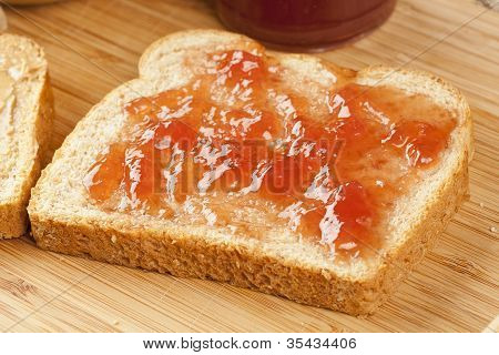 hausgemachte Erdnussbutter und Gelee sandwich