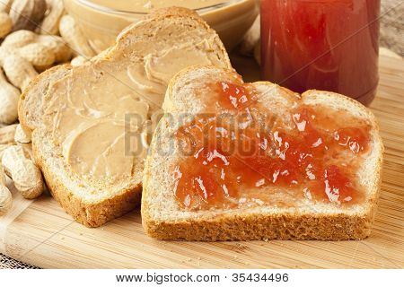 hausgemachte Erdnussbutter und Gelee sandwich