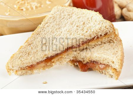 hausgemachte Erdnussbutter und Gelee sandwich