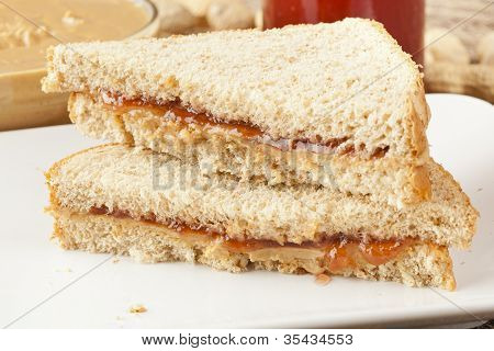 hausgemachte Erdnussbutter und Gelee sandwich