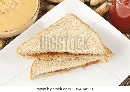 hausgemachte Erdnussbutter und Gelee sandwich