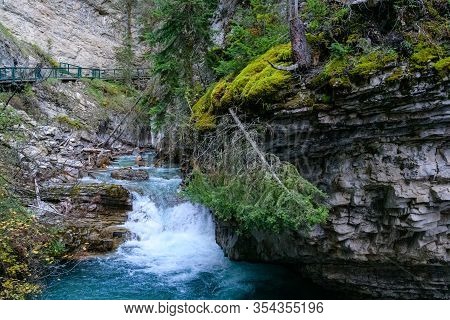 Johnston Canyon Waterfall, Banff, Alberta Kanada Travel Destination