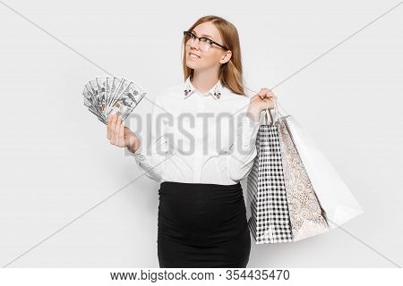 Image Of Young Pregnant Businesswoman In Glasses Posing Holding Banknotes And Bags Shopping