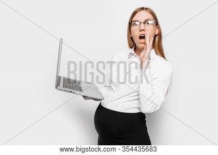 Image Of Young Pregnant Businesswoman In Glasses Shocked Girl Posing With Laptop