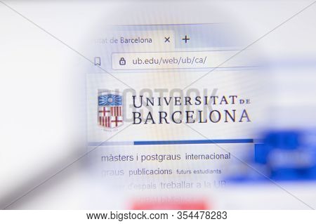 Los Angeles, California, Usa - 7 March 2020: Universitat De Barcelona Website Homepage Logo Visible 