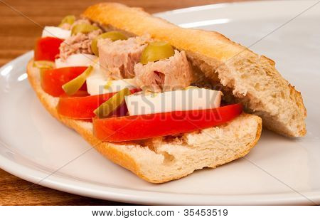 Bagietka tuńczyka