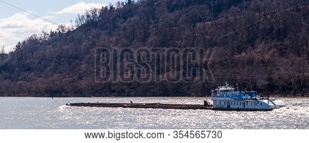 Braddock, Pennsylvania, Usa 3/7/20 A Tugboat Pushing Empty Barges Down The Monongahela River On A Su