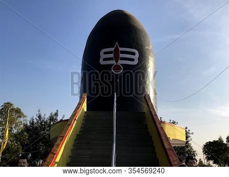 Gadarwara, Madhya Pradesh/india - December 28, 2018 : Huge Shivling Temple, Damru Ghati