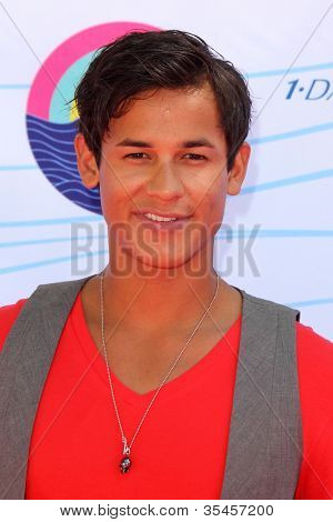 LOS ANGELES - 22 luglio: Bronson Pelletier arrivando al 2012 Teen Choice Awards al Gibson Ampithea