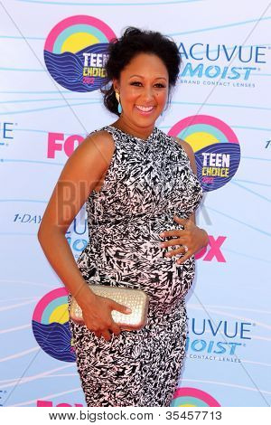 LOS ANGELES - JUL 22: Tamera Mowry ankommer til 2012 Teen Choice Awards på Gibson amfiteater på