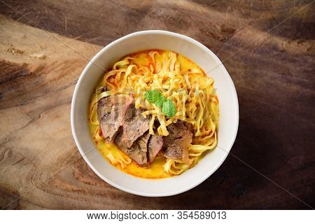 Local Northern Thai Food (khao Soi), Spicy Curry Noodles Soup With Coconut Milk  And Beef In A Bowl 