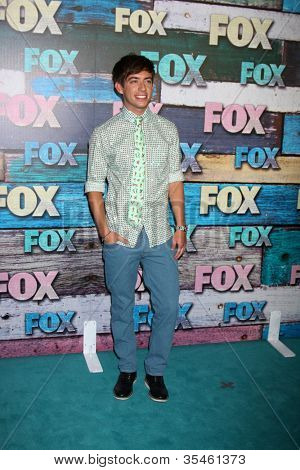 LOS ANGELES - Lug 23: Kevin McHale arriva al Party FOX TCA estate 2012 presso Soho House il 2 luglio