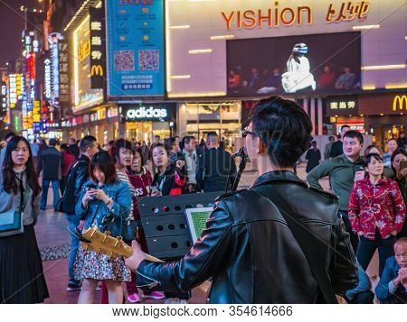 Changsha/china-17 October 2018:unacquainted Street Performers Singing At Huangxing Walking Street In