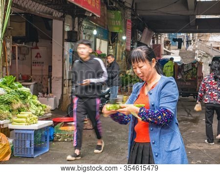 Changsha/china-18 October 2018:unacquainted Chinese People On Fresh Market In The Morning At Changsh