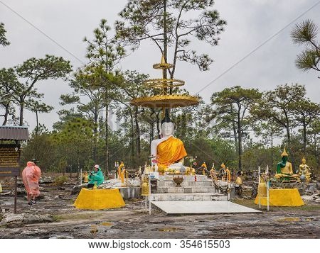 Loei/thailand-17 Feb 2019:buddha Statue And Unacquainted People  On Lanpresrinakarin On Top Of Phu K
