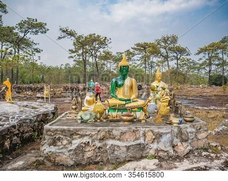 Loei/thailand-17 Feb 2019:buddha Statue  On Lanpresrinakarin On Top Of Phu Kradueng Mountain  In Loe