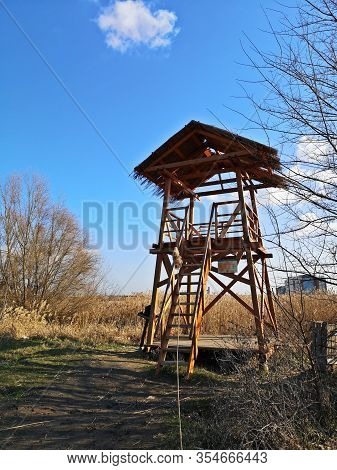 Birdwaching Tower - Nature Observation Cabin In The Vacaresti Delta