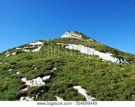 Alpine Peak Rotspitz In The Ratikon Border Mountain Massif Or Rätikon Grenzmassiv, Mainfeld - Canton