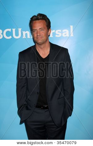 LOS ANGELES - JUL-24: Matthew Perry kommt bei der NBC TCA Sommer 2012-Presse-Tour im Beverly Hilton