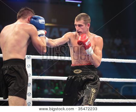 ODESSA, Ucraina - 21 luglio: Combattere Valentyn Holovko (a destra) vs Dmytro Bohachuk a Odessa, in Ucraina, a J