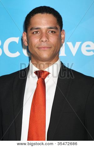 LOS ANGELES - 24 JUL: Charlie Barnett arrive à la tournée de presse de NBC TCA Eté 2012 à Beverly Hilt