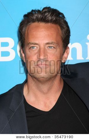 Los Angeles jul 24: Matthew Perry kommt bei der Nbc Tca Sommer 2012 Press Tour am Beverly Hilton