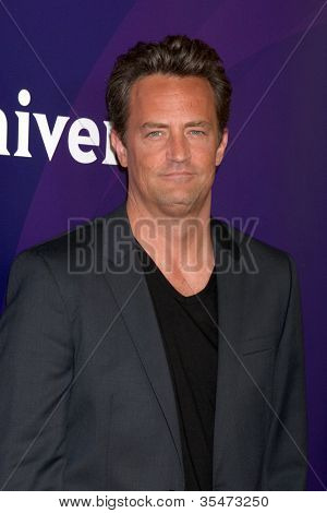Los Angeles jul 24: Matthew Perry kommt bei der Nbc Tca Sommer 2012 Press Tour am Beverly Hilton