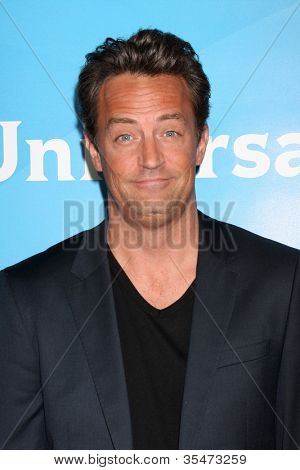Los Angeles jul 24: Matthew Perry kommt bei der Nbc Tca Sommer 2012 Press Tour am Beverly Hilton