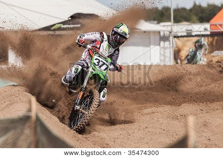 SEMIGORJE, Rusland - juli 22: Uidentificerede rider på Grand Prix af Rusland af FIM Motocross World Champ