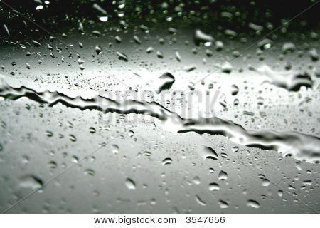 Gouttes de pluie sur la vitre