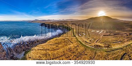 The Coastline Between Meenlaragh And Brinlack : Tra Na Gcloch In County Donegal - Ireland - Signs Of