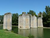 Most zůstává v Lussac Les Chateaux