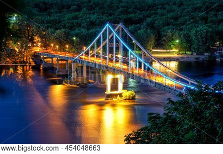 Beautiful Night View Of The Park Bridge Across The Dnieper In Kiev. Capital Of Ukraine - Kyiv.
