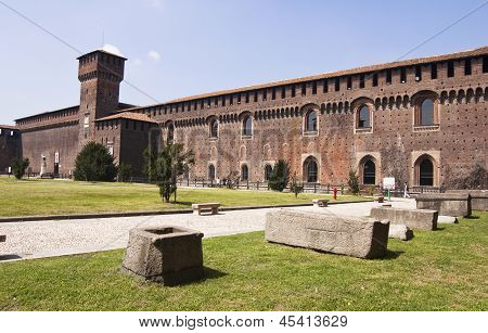 ปราสาท Sforzesco ในมิลาน อิตาลี