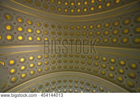 Washington, D.c. April 1, 2022, Union Station Railroad Train Station Central Interior Hall Ceiling