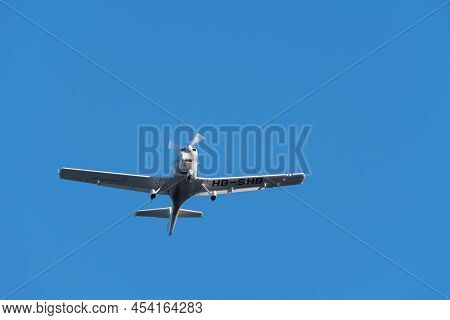 Saint Gallen, Altenrhein, Switzerland, February 9, 2022 Diamond Da40 Propeller Plane On Its Final Ap