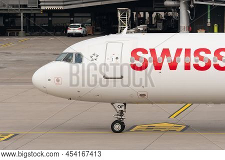 Zurich, Switzerland, March 2, 2022 Swiss International Airlines Airbus A321-111 Aircraft On The Apro