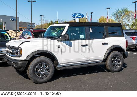 Harmar Township, Pennsylvania, Usa May 8, 2022 A New White Ford Bronco Suv For Sale At A Dealership 