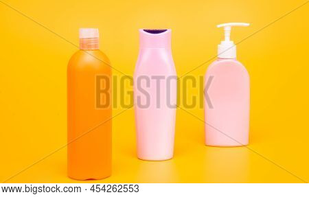 Liquid Plastic Containers For Shampoo And Bodywash Cosmetic Products And Toiletries, Bottles