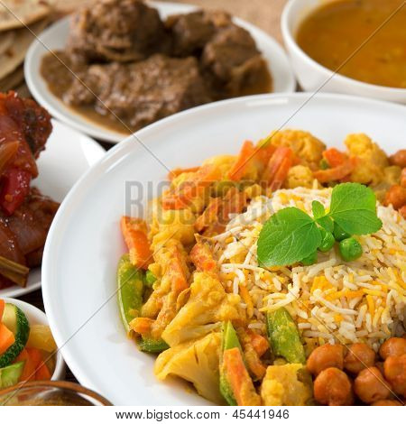 インド料理ビリヤニ ライスとカレー。
