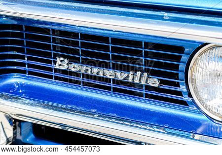 Samara, Russia - May 8, 2022: Emblem On The Retro Car Pontiac Bonneville 1968. Pontiac Was An Americ