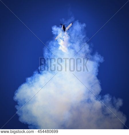 Buckeye, Arizona, Usa - February 19, 2022: Plane Performing Aerobatics At The Buckeye Air Show At Th