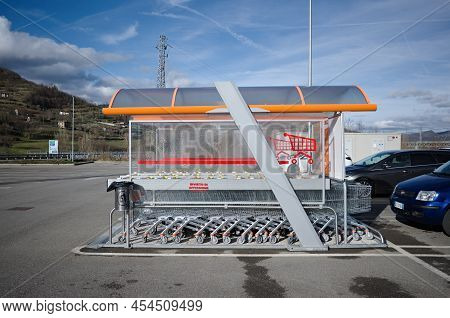 Borgo Val Di Taro, Italy - April, 2022: Canopy With Shopping Carts In Parking Lot Near Conad Superma