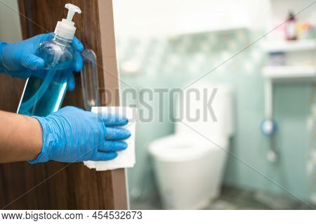 Cleaning Door Toliet Handle At Toilet With Alcohol And Tissue At Office And Home For Protect Covid 1