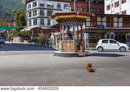 Thimphu, Bhutan - October 26, 2021: Crossroads In Thimphu. Policeman Regulates The Traffic. Traditio