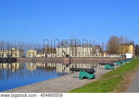 Naval Combat Guns - Ancient Artillery Pieces On The Embankment Of The Italian Pond In Kronstadt In E