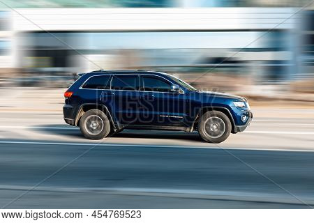 Moscow, Russia - March 2022: Suv Jeep Grand Cherokee Wk2 Fourth Generation Driving On City Road. Ove
