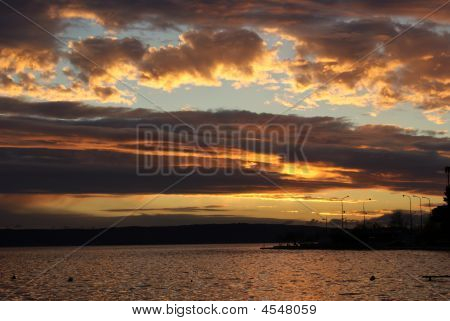 Syksy auringonlasku