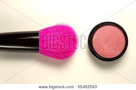Makeup brush with rose pink mineral blusher