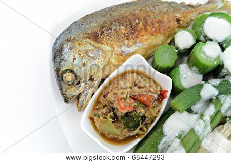 Fired Mackerel With Chili Paste And Steam Vegetable
